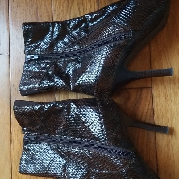 Shoes - Picture 10 of 10